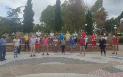 Representants de l'Ajuntament i veïns del barri, en la presentació del projecte a Can Puiggener | Pere Gallifa